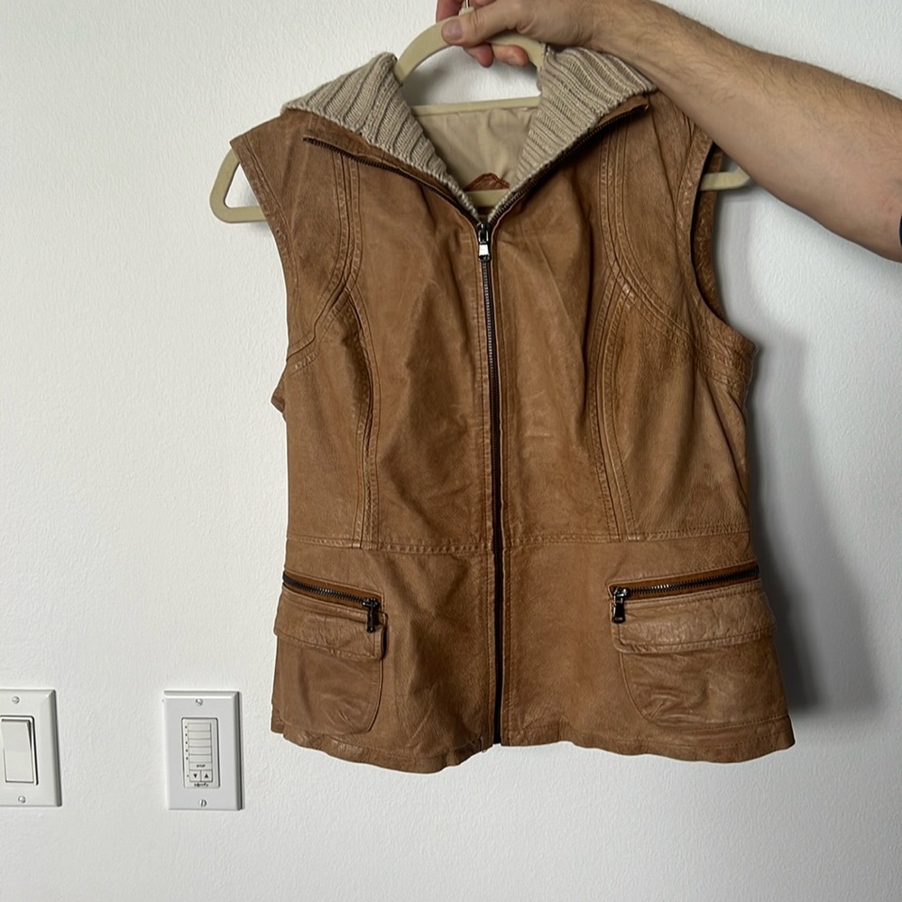 Jackett Medium leather vest with beige cotton hoodie zip front with zip pockets